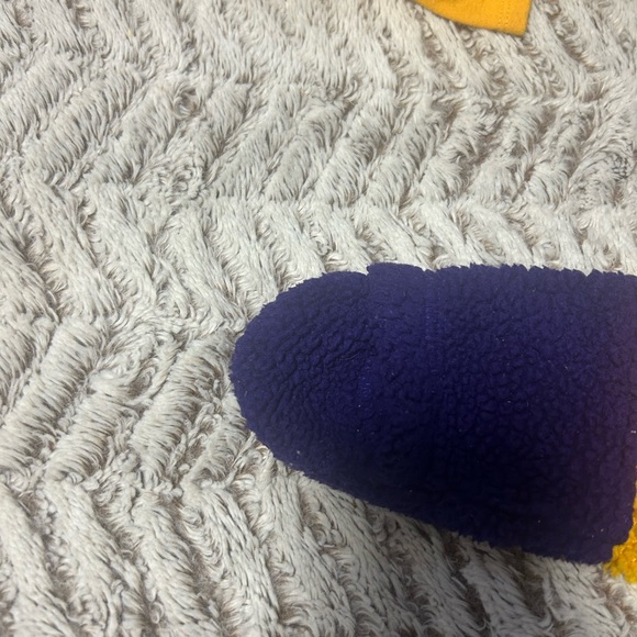 3/6M NFL Vikings gear
Long sleeves onsies
Zip up fuzzy jumper, hood/hand covers - Picture 4 of 4